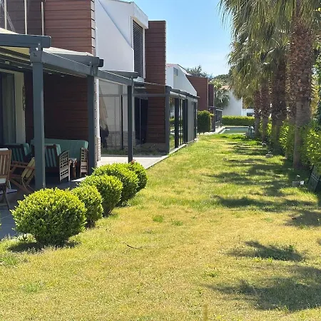 Holiday home 850m To The Sea, Detached House With Pool, Shopping Mall In Front